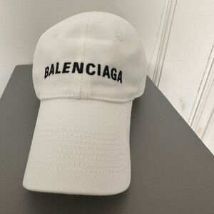 Authentic Balenciaga Cap with receipt from Balenciaga. size L